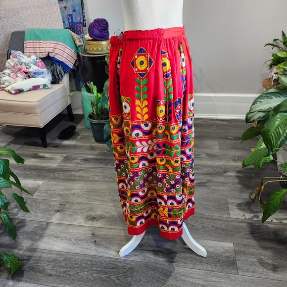 Vintage 1950's Indian Embroidered Mirrorwork Floral Skirt - Picture 8 of 15